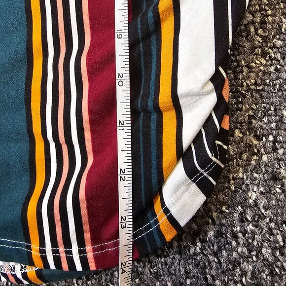 BOGO 🎀 BUNDLE OF 2 rouched tees- Sz Large - Picture 5 of 9